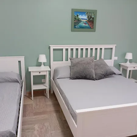 Apartment A & F Rom