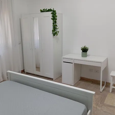 Apartment A & F Rom